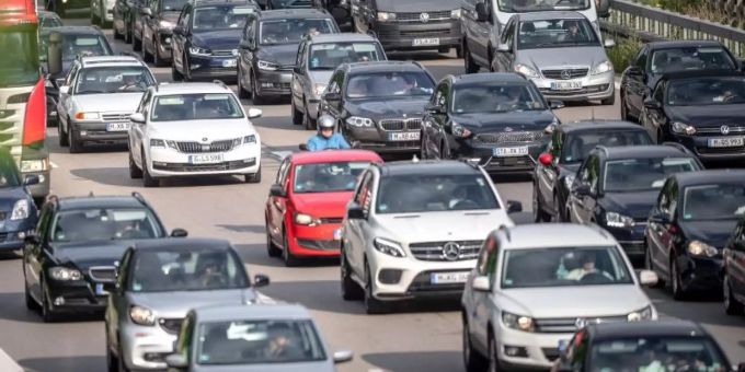 Motion - Nationalrat will Ausweichverkehr bei Autobahnstaus verhindern Motion - Nationalrat will Ausweichverkehr bei Autobahnstaus verhindern