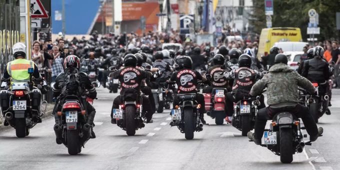 In Berlin fand eine Demonstration der Hells Angels statt. Sie protestierten gegen das Verbot ihres Abzeichens. hells angels