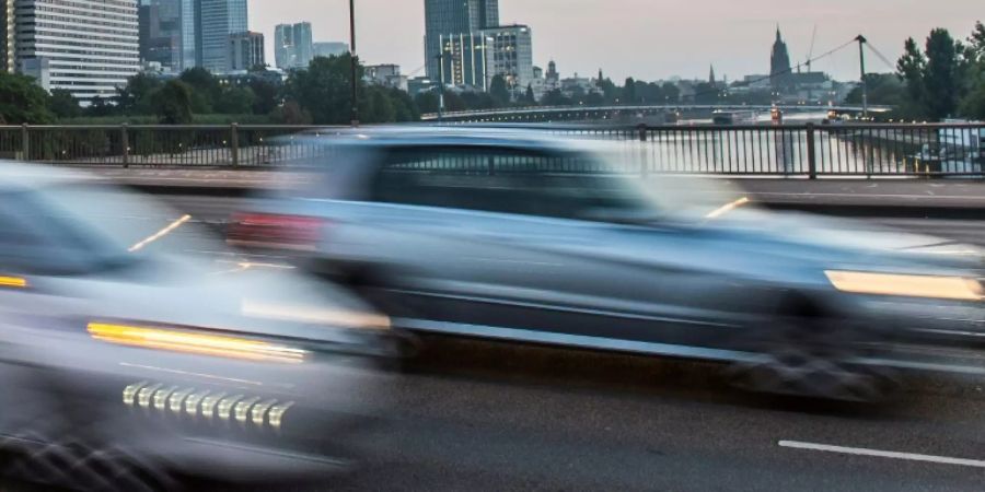 SUVs im Verkehr in Frankfurt am Main