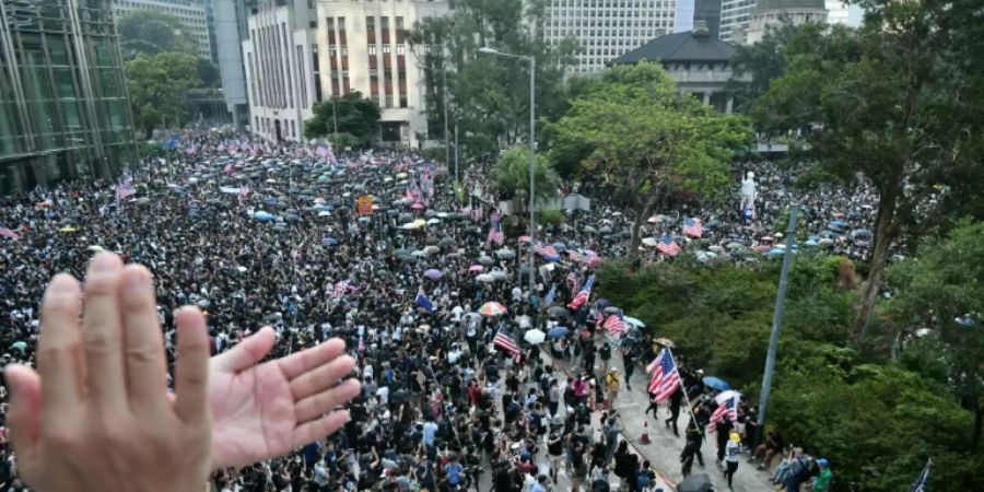 Protestzug zum US-Konsulat in Hongkong