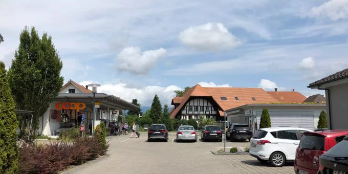 Dorfplatz mit Coop - Bätterkinden Dorfplatz mit Coop - Bätterkinden