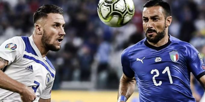 Ermin Bicakcic (l) von Bosnien-Herzegowina und der Italiener Fabio Quagliarella in Aktion. Foto: Marco Alpozzi/Lapresse.Lapresse/Lapresse via ZUMA Press Ermin Bicakcic (l) von Bosnien-Herzegowina und der Italiener Fabio Quagliarella in Aktion. Foto: Marco Alpozzi/Lapresse.Lapresse/Lapresse via ZUMA Press