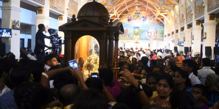 Gottesdienst in der restaurierten St. Anthony'S Kirche