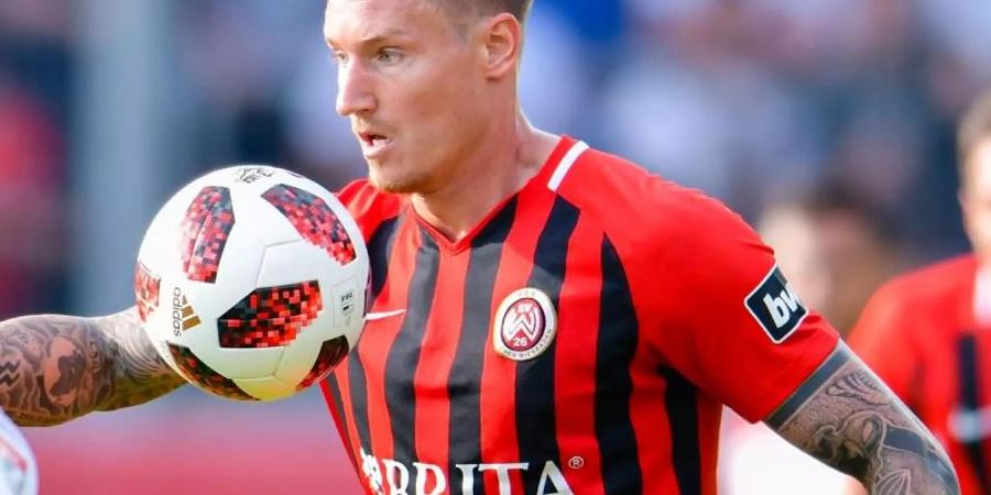 Verlängert seinen Vertrag beim SV Wehen Wiesbaden Manuel um zwei Jahre. Schäffler. Foto: Uwe Anspach