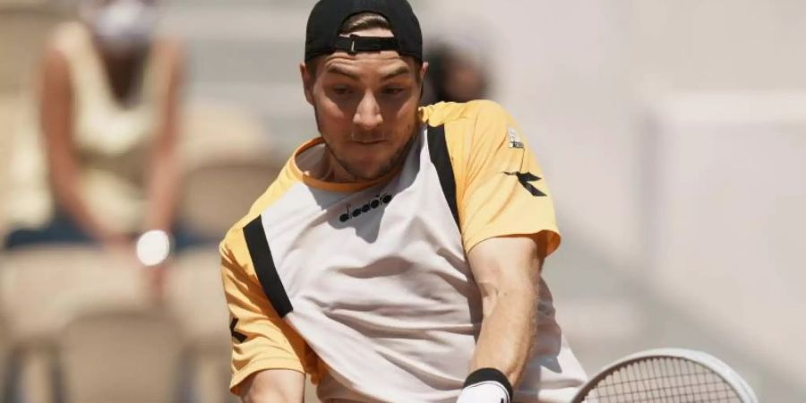 Jan-Lennard Struff schied bei den French Open in Paris aus. Foto: Thibault Camus/AP/dpa