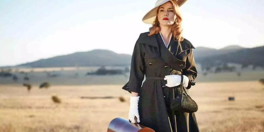 Hat Tilly Dunnage (Kate Winslet) einen Mord begangen?. Foto: Ben King/ARD/Arte/dpa