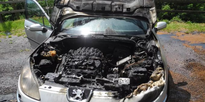Fahrzeugbrand in Arth.