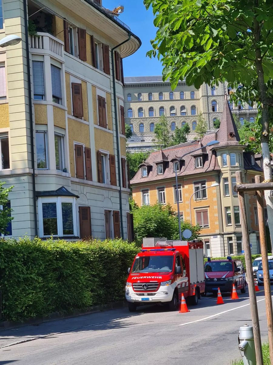 Am frühen Donnerstagabend waren die Einsatzkräfte der Feuerwehr noch immer vor Ort.
