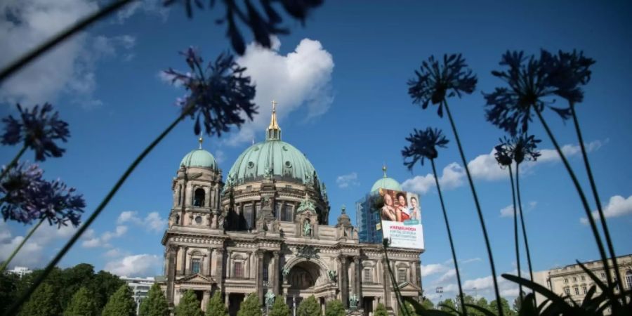 Impfwerbung am Berliner Dom