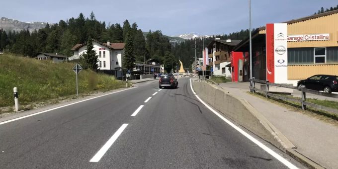 Am Fahrzeug entstand erheblicher Schaden. Kantonspolizei Graubünden