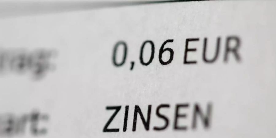 Im jahrelangen Streit um die Verzinsung von Prämiensparverträgen greift die Finanzaufsicht Bafin durch. Foto: Daniel Karmann/dpa