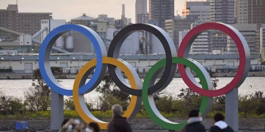 Eine Installation im Hafenviertel Odaiba in Tokio zeigt die Olympischen Ringe. Foto: -/kyodo/dpa