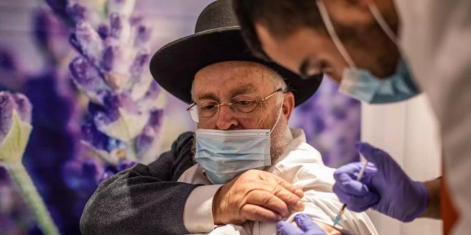 Trotz WHO-Warnung - Israel führt 3. Impfung wegen hoher Zahlen weiter