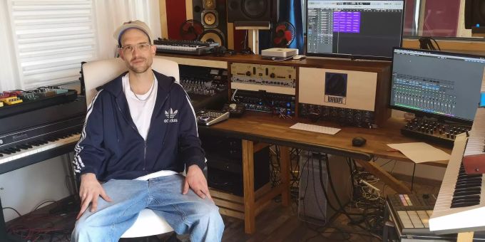 DJ Tera in seinem Studio auf dem Lenzburger Wisa-Gloria-Areal. DJ Tera Lenzburg