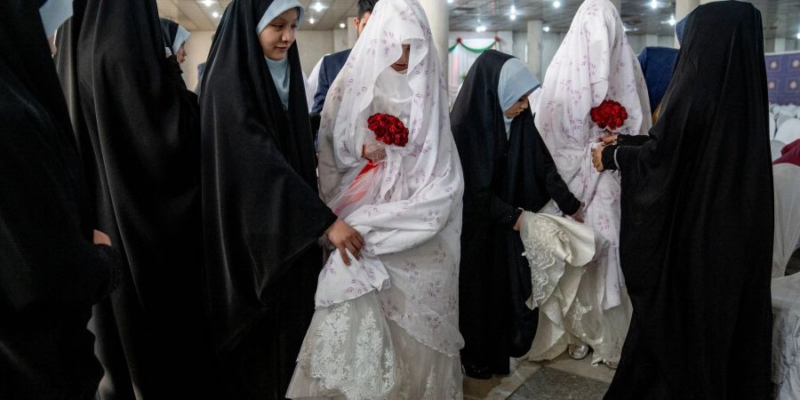 Vorbereitung für eine Massenhochzeit in Afghanistan.