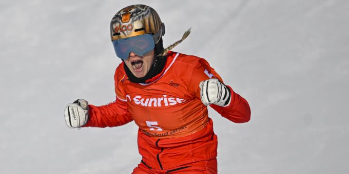 Julie Zogg hat Grund zum Jubeln. Julie Zogg Snowboarden