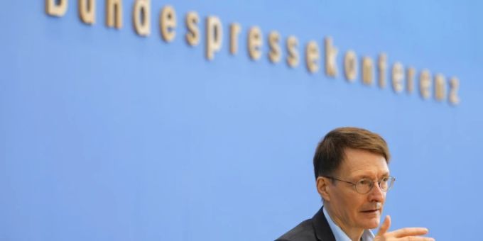 Berlin - Lauterbach will 2025 elektronische Patientenakte für 80 Prozent der Versicherten