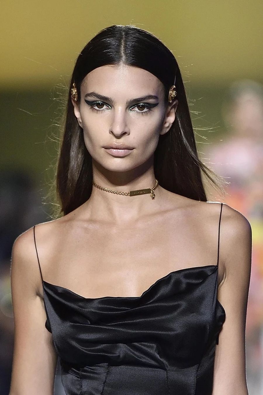 Auch Model Emily Ratajkowski ist bekannt für ihr kantiges Gesicht.