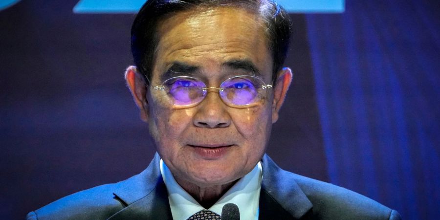 Prayuth Chan-ocha, Premierminister von Thailand, hat Neuwahlen anberaumt. Die Demokratiebewegung forderte unter anderem seinen Reücktritt sowie eine Reform der Verfassung und der Monarchie.