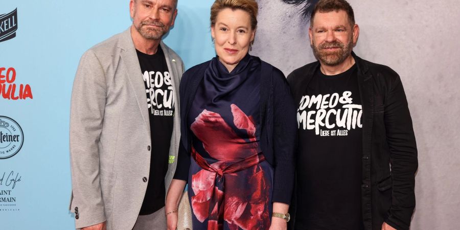 Ulf Leo Sommer (l-r), Franziska Giffey und Peter Plate bei der Premeire von «Romeo & Julia - Liebe ist Alles» im Stage Theater des Westens.