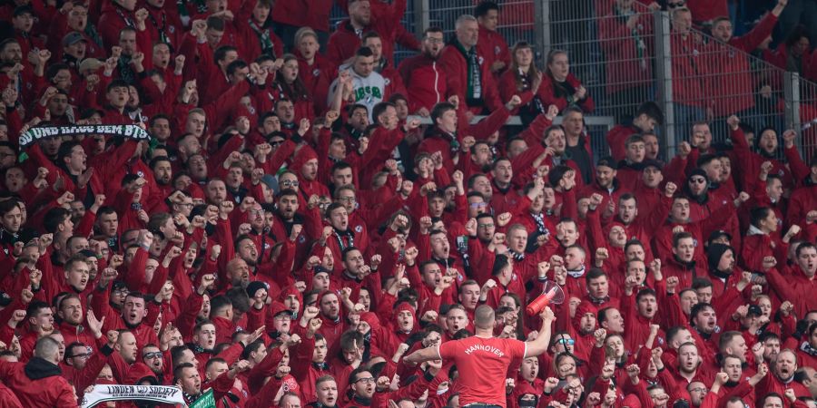 Hannover 96 musste eine Niederlage im Derby in Braunschweig hinnehmen.