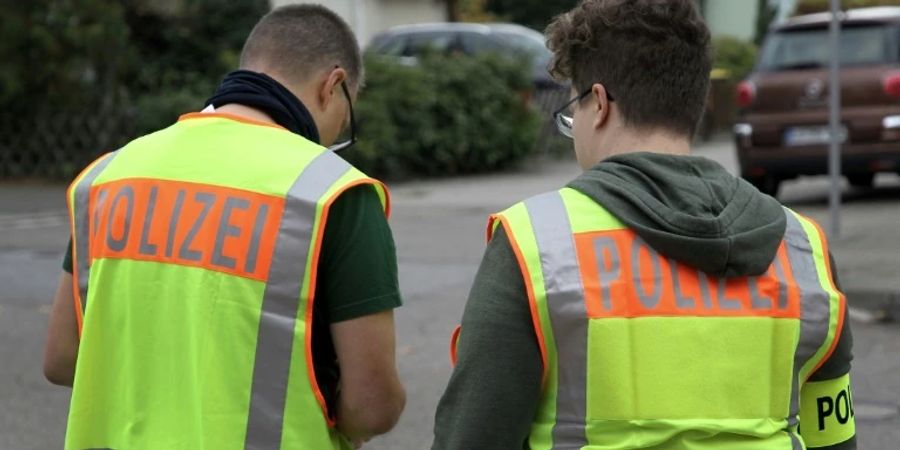 Polizisten bei einem Einsatz