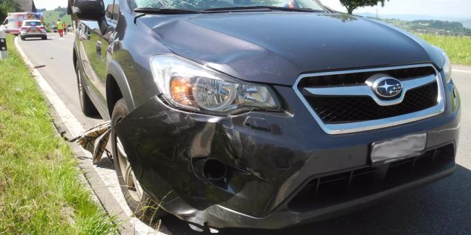 Am Montag, 20. Juli 2020, ereignete sich auf der Allenwindenstrasse in Wollerau ein Unfall zwischen einem Auto und einem Fahrrad. Kantonspolizei Schwyz