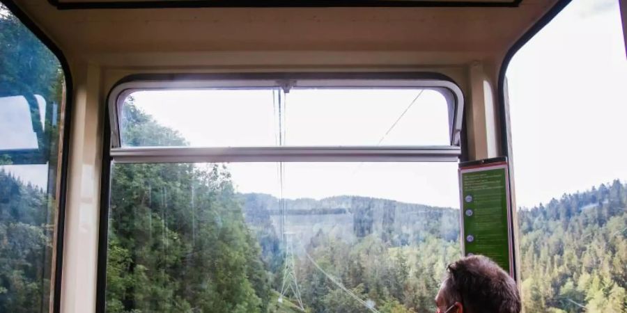 Die Schauinslandbahn am Schwarzwaldberg ist die längste Umlaufseilbahn Deutschlands und war 1930 die weltweit erste ihrer Art. Foto: Philipp von Ditfurth/dpa