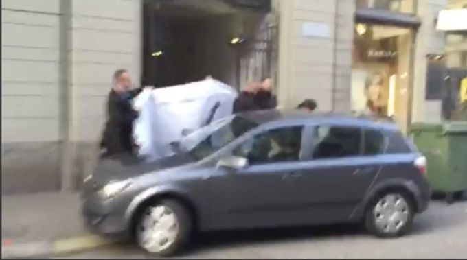 Screenshot aus einem Handy-Video von der Verhaftung von sechs Fifa-Funktionären im Hotel Baur au Lac in Zürich, am 27. Mai 2015. Bundesanwalt Michael Lauber arbeitete eng zusammen mit dem US-Justizministerium. Fifa Verhaftung Michael Lauber
