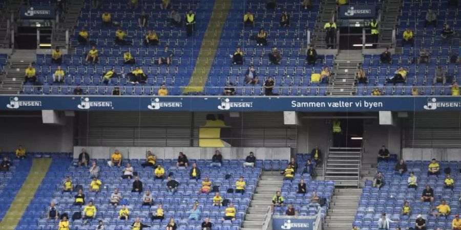 3000 Fans durften das Kopenhagen-Derby im Stadion verfolgen. Foto: Lars Moeller/Ritzau Scanpix/dpa