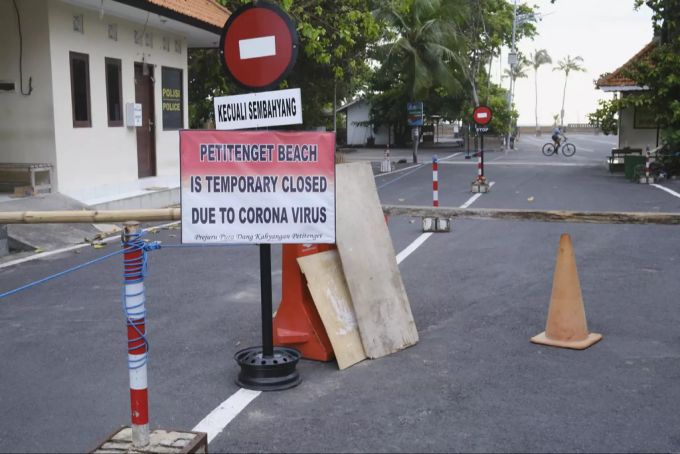Aufgrund der fehlenden Touristen leiden Streuner in Bali an Hunger. Bali Coronavirus