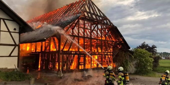Bauernhaus in Urtenen-Schönbühl abgebrannt. Bauernhaus in Urtenen-Schönbühl abgebrannt.