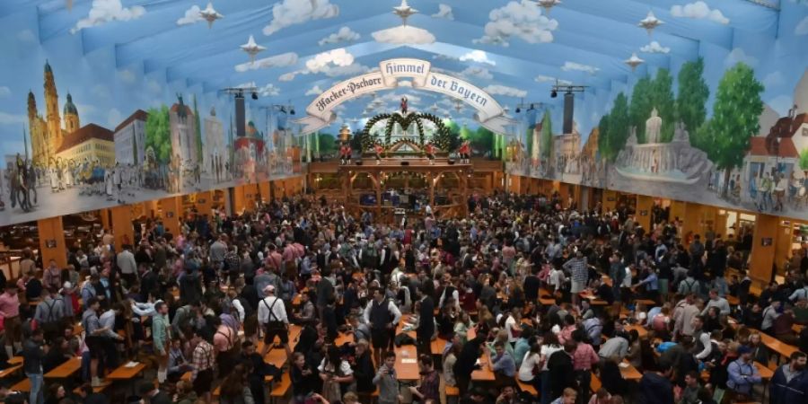 Das Oktoberfest in München verbannt den Song daraufhin von der diesjährigen Durchführung.