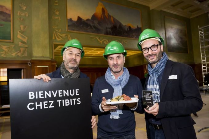 Die Gründer von Tibits, Christian Frei, Daniel Frei und Reto Frei, von links nach rechts, bei einem Besuch der Baustelle des Restaurants Tibits des Bahnhofs Lausanne. Tibits