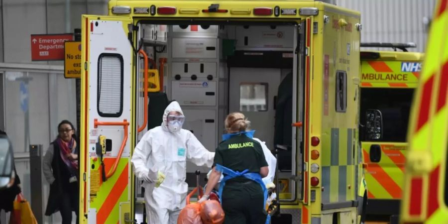 Rettungswagen vor einem Krankenhaus in London