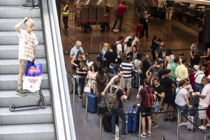 Betrieb am Flughafen Zürich vor der Corona-Krise. Ryanair Lufthansa Staatshilfen