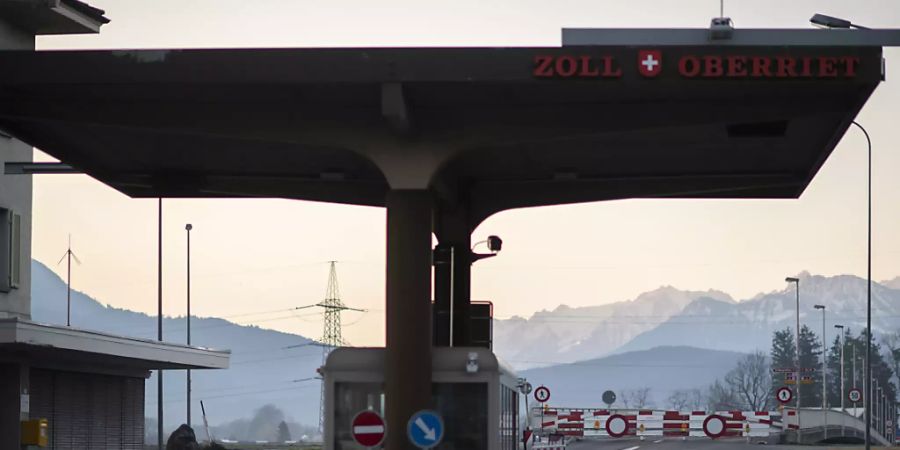 Die Grenze zwischen Oberriet SG und Meiningen in Österreich ist seit Mitte März für den Personenverkehr geschlossen. (Archivbild)