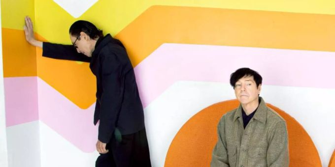 Die Brüder Ron (l) und Russell Mael von der US-Band Sparks. Foto: Anna Webber/BMG/dpa Die Brüder Ron (l) und Russell Mael von der US-Band Sparks. Foto: Anna Webber/BMG/dpa