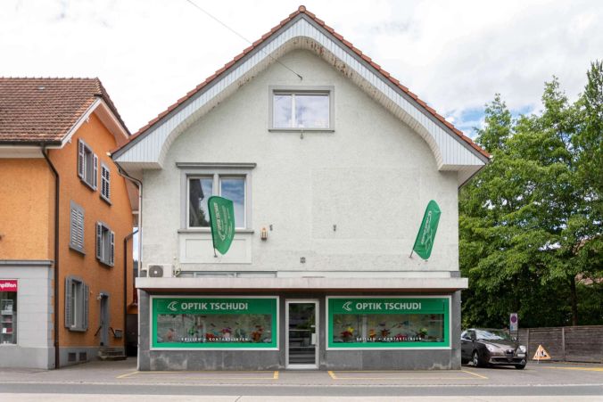 Optik Tschudi in Reinach.