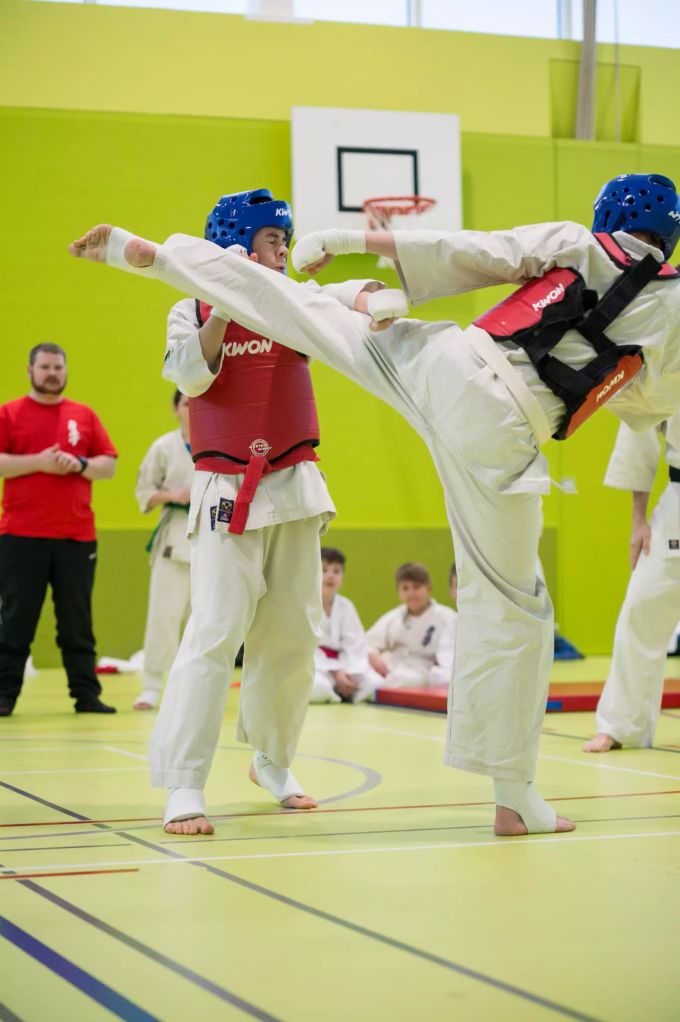 Action im Karateclub Strengelbach. Karate Club Strengelbach