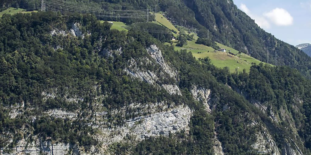 Axenstrasse nach Steinschlag wieder befahrbar