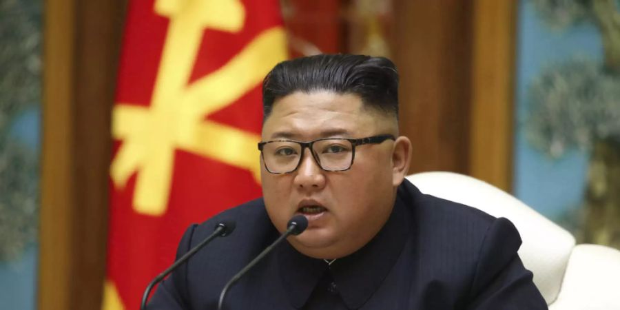 Nordkoreas Diktator Kim Jong Un rasselt wieder mit den Säbeln - sein Land will weiter aufrüsten. (Archivbild)