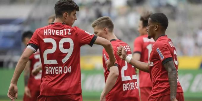 Kai Havertz (l) präsentiert sich derzeit in Bestform. Foto: Ina Fassbender/AFP-Pool/dpa Kai Havertz (l) präsentiert sich derzeit in Bestform. Foto: Ina Fassbender/AFP-Pool/dpa