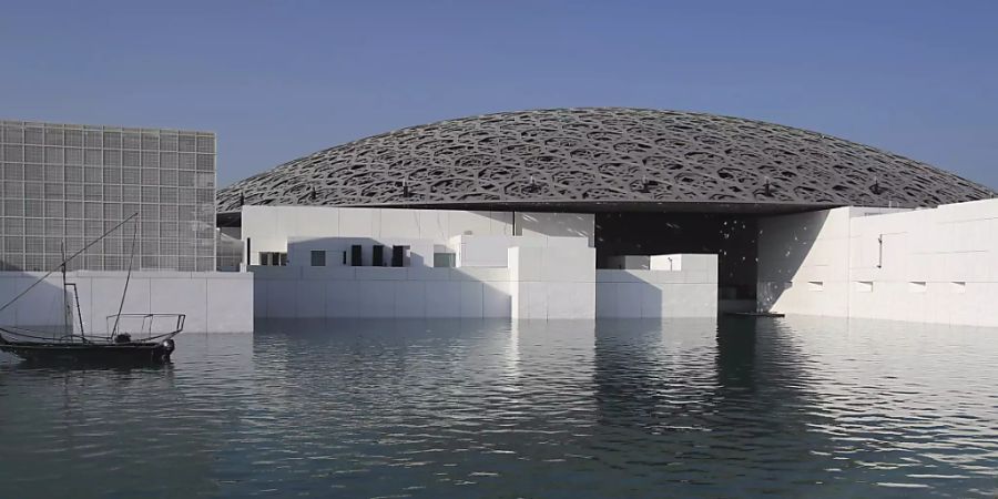 ARCHIV - Der Louvre Abu Dhabi ist wieder für Besucher geöffnet worden. Foto: Kamran Jebreili/AP/dpa