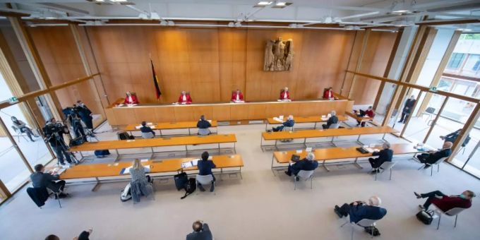 Verhandlungssaal des Bundesverfassungsgerichts Verhandlungssaal des Bundesverfassungsgerichts