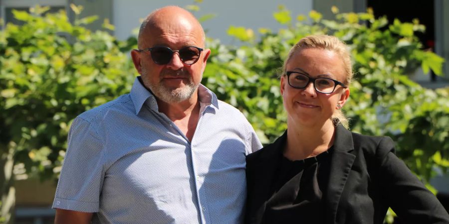 Walter Joseph und Andrea Erni vor dem Sternen in Wettingen.