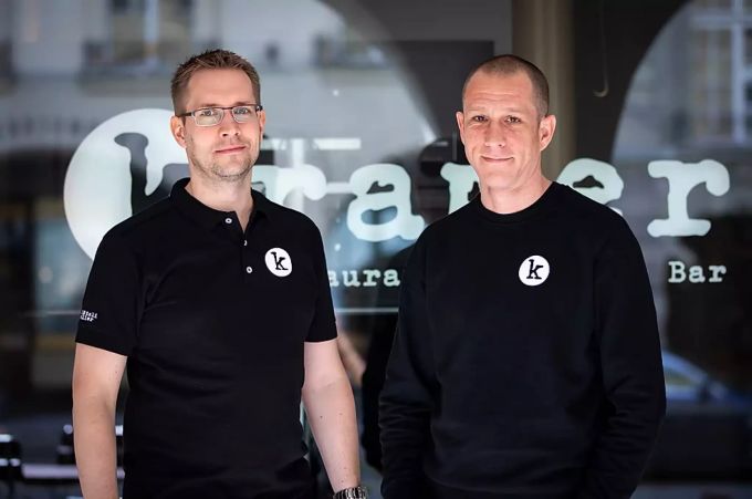 Martin Hebeisen (rechts) ist zusammen mit Paul Jurt (links) Geschäftsführer des Kramers und Klötzlikellers Bern. Gastronomie Kramer