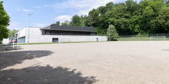 Der Sportplatz Sand bei der Sporthalle Obersiggenthal. Der Sportplatz Sand bei der Sporthalle Obersiggenthal.