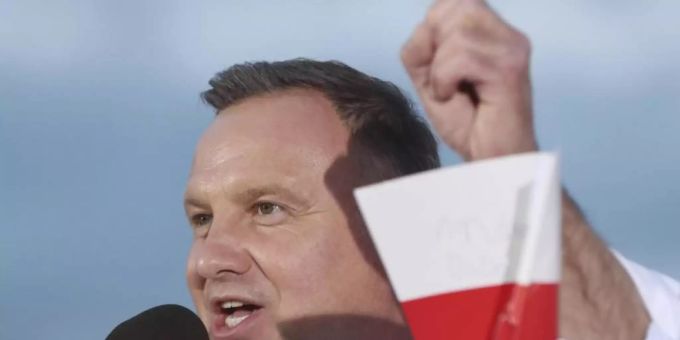 PiS-Präsidentschaftskandidat Andrzej Duda bei einer Wahlkampfveranstaltung im polnischen Lomza. Foto: Czarek Sokolowski/AP/dpa PiS-Präsidentschaftskandidat Andrzej Duda bei einer Wahlkampfveranstaltung im polnischen Lomza. Foto: Czarek Sokolowski/AP/dpa