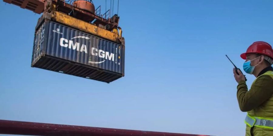 Die Europäische Handelskammer in China stellt Geschäftsklima vor. Foto: Xiao Yijiu/Xinhua/dpa